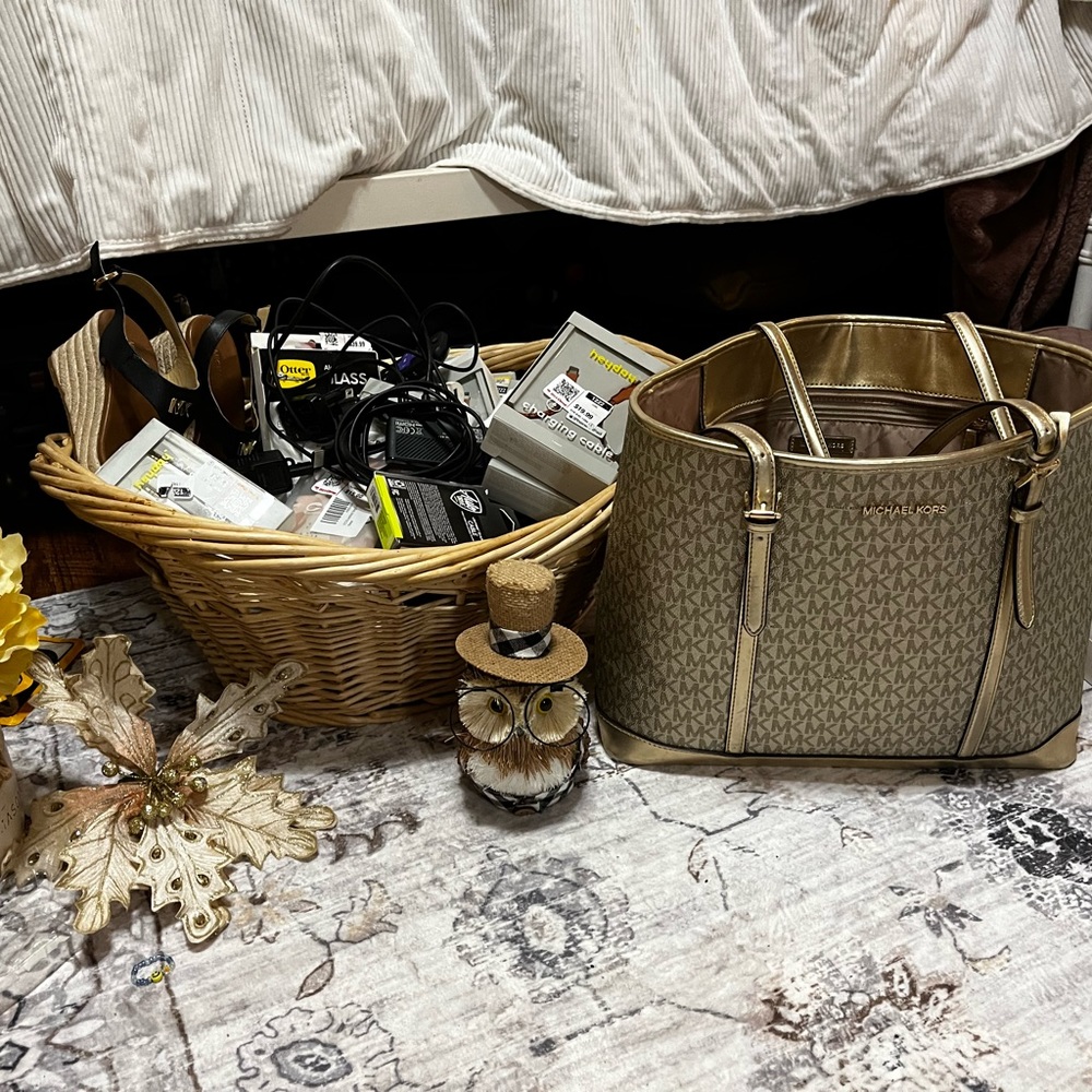 Michael Kors purse & accessories